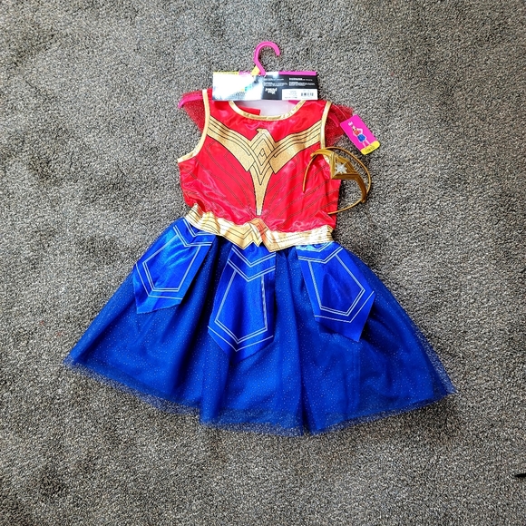 Wonder Woman 2 in 1 Size Med & Large - Picture 8 of 11